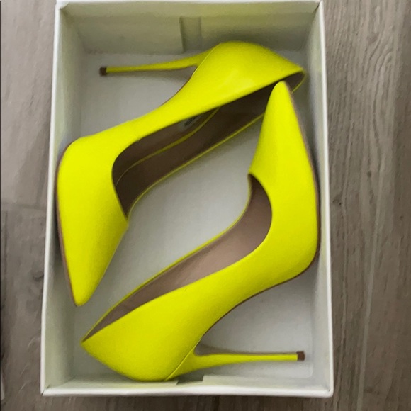 Steve Madden Shoes - Steve Madden 9.5 Neon Heel